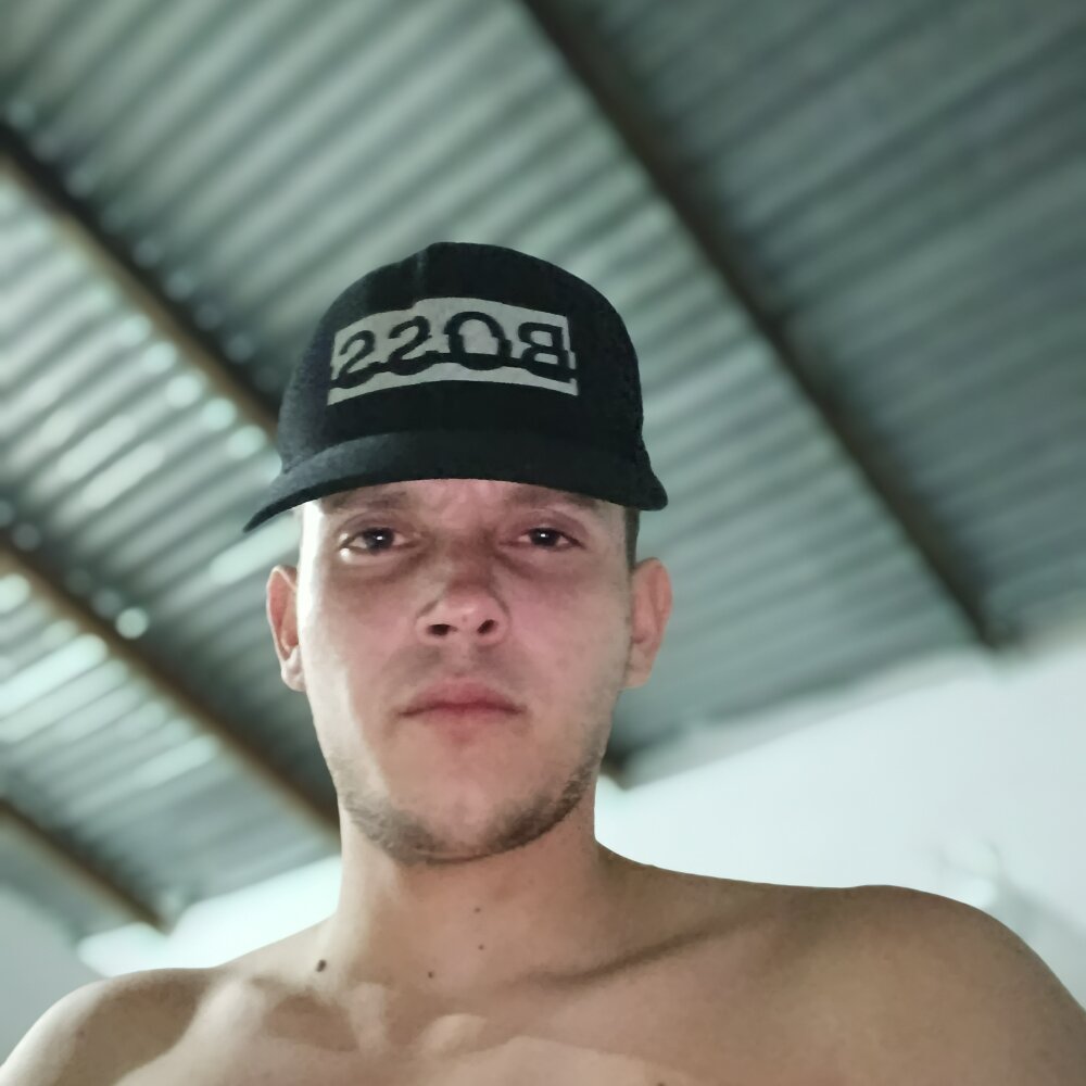 Pais2002's Offline XXX Chat