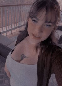 yourslut01's Offline Chat Room