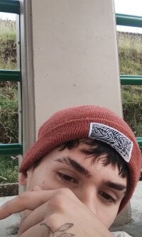 adriuth_699's webcam live show