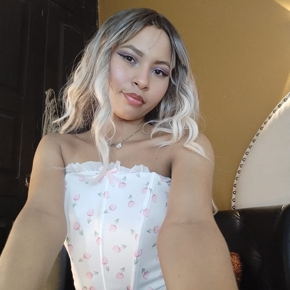 Live sex webcam photo for Heicy_ #289970183