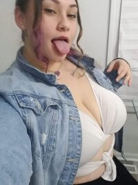 White_Rose22's Offline Chat Room