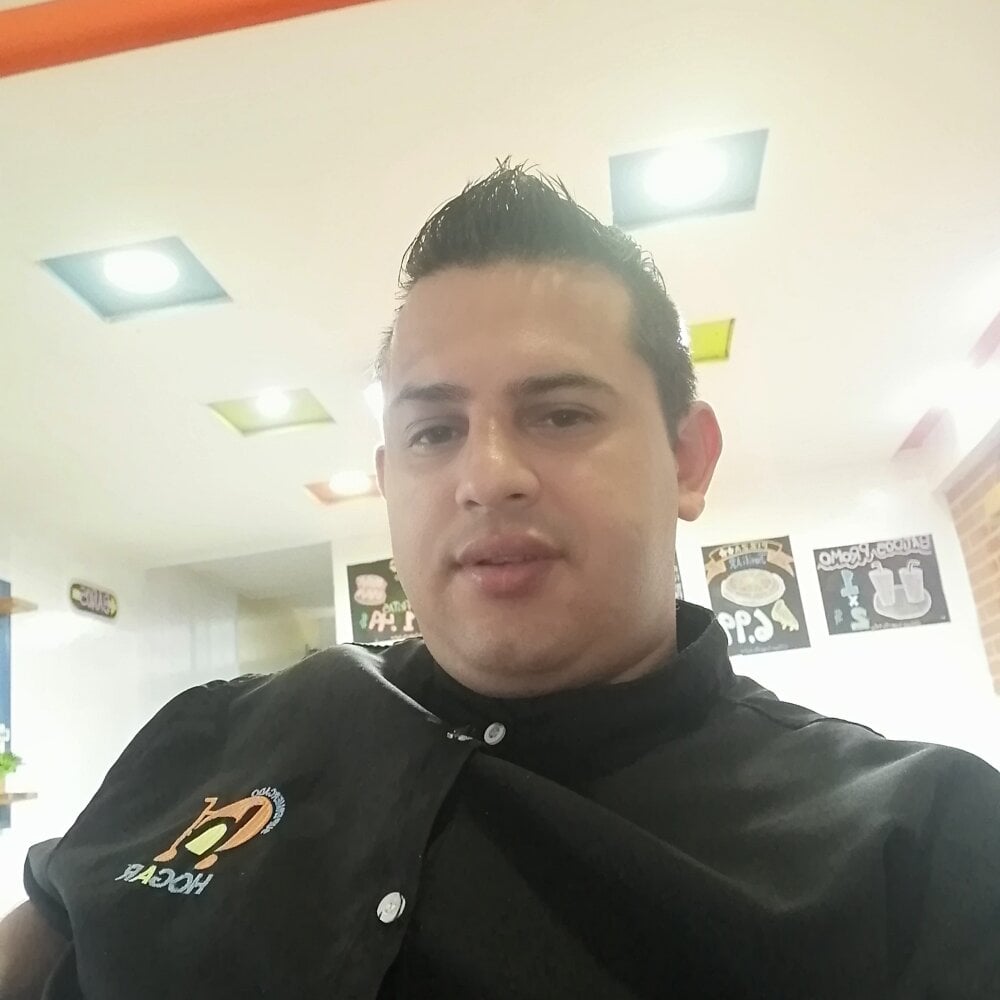 Luisc2810: офлайн-секс-чат