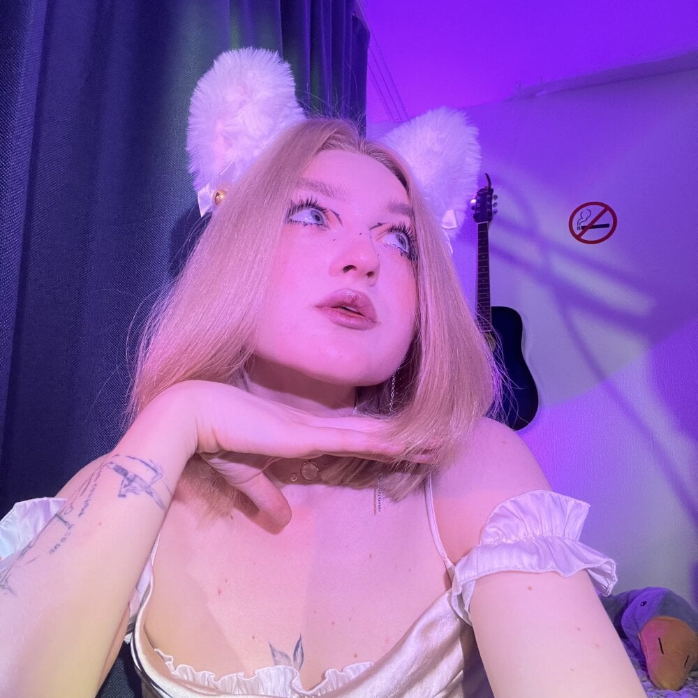 Charming_Nicolette's Offline XXX Chat