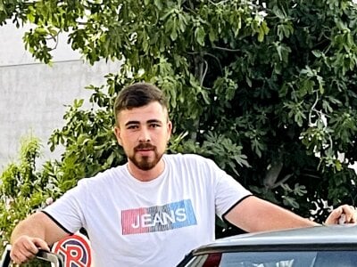 Izmirlisikici Male Top Live Webcam Nude