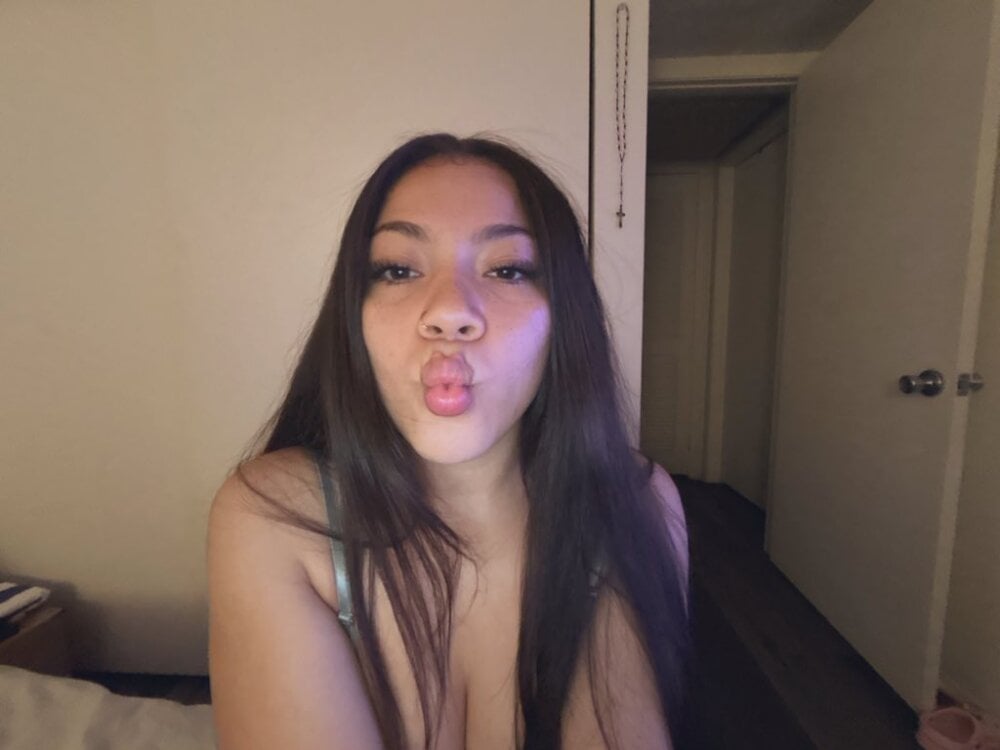 sexlivecamsites.com ladyylavishh777 livesex profile in english cams