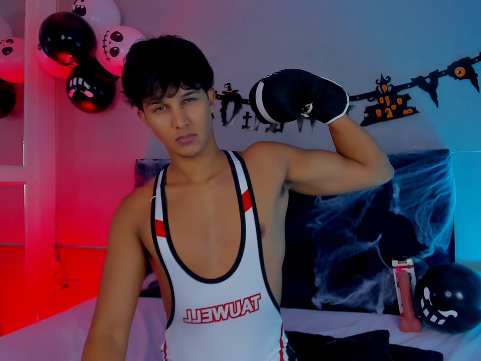 leo_savage_ from stripchat