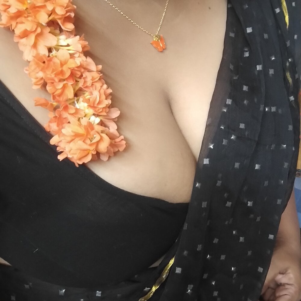 stripchat ramyatelugugirl webcam profile pic via onaircams.com