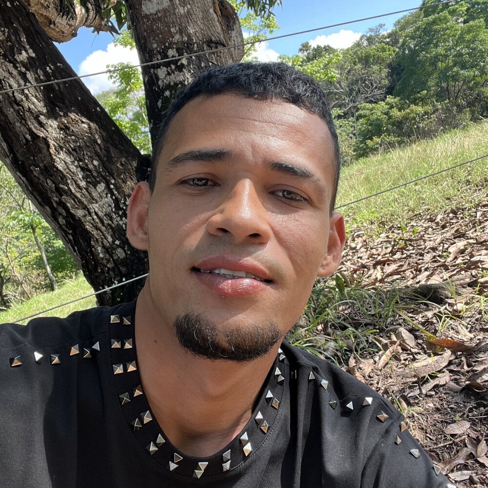 yonnatanxxxn Offline XXX chat