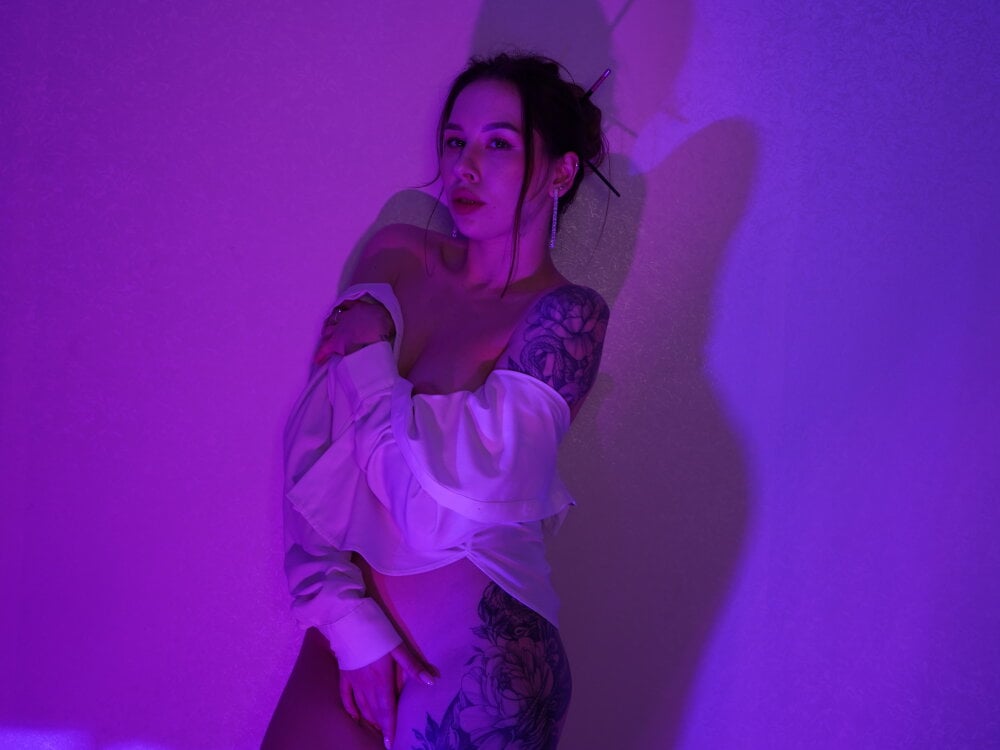 Live sex webcam photo for Sweet_Bella_xo #289241892