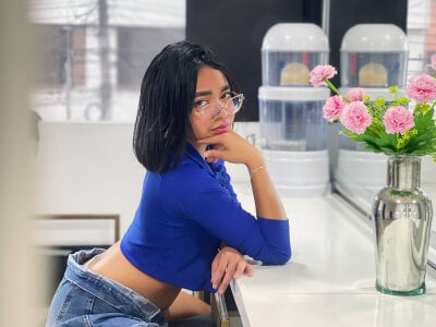 NinnaRosse_ Female Newlatin Cam Adult