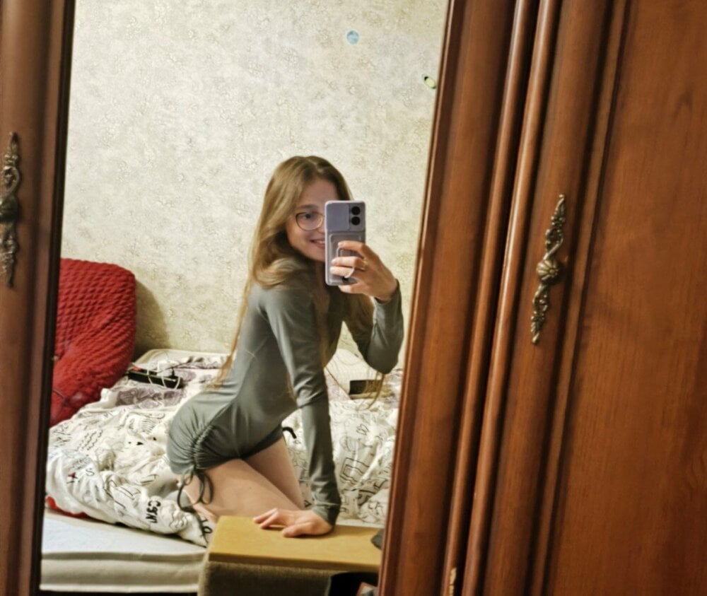 elivecams.com _velin livesex profile in small-tits cams