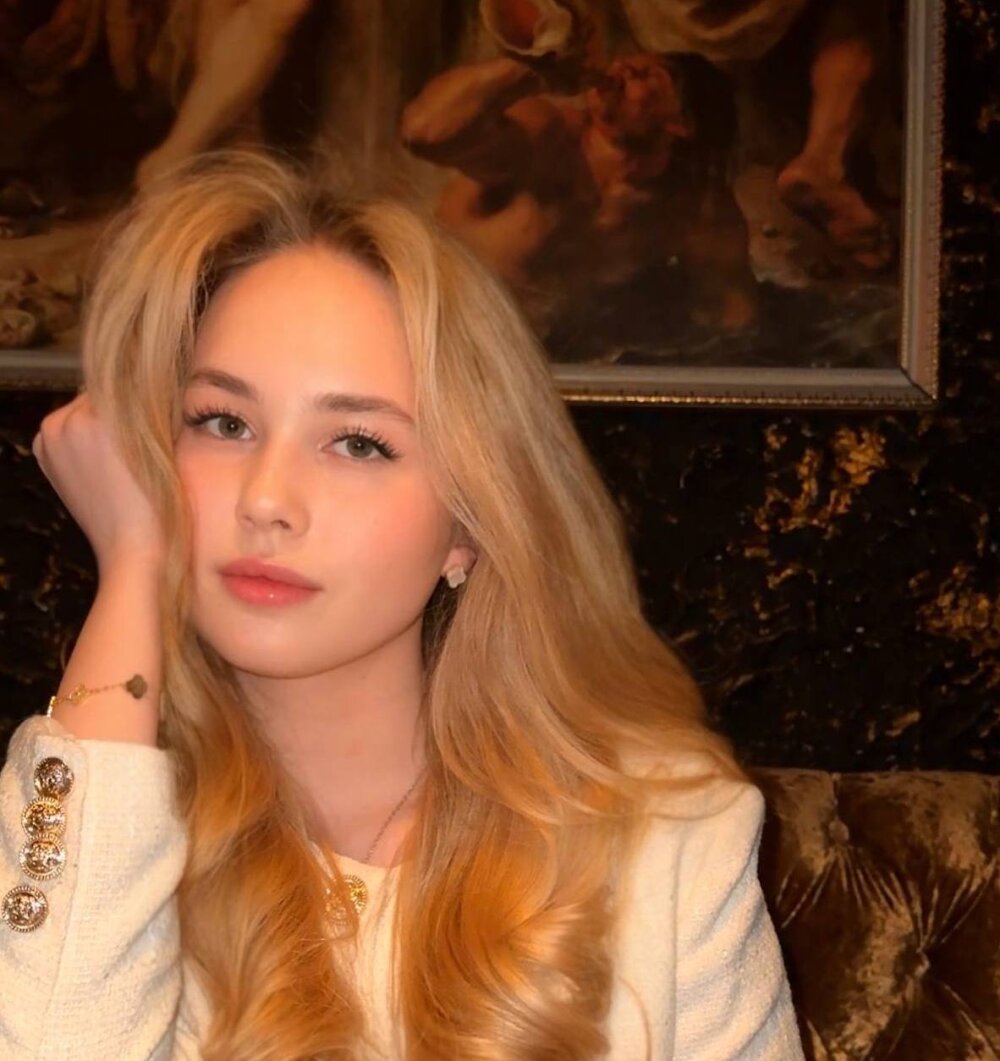 247camsex.com deidrespontak livesex profile in blond-hair cams