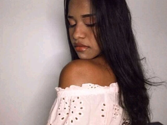 sexlivecamsites.com emi_brooke livesex profile in colombia cams