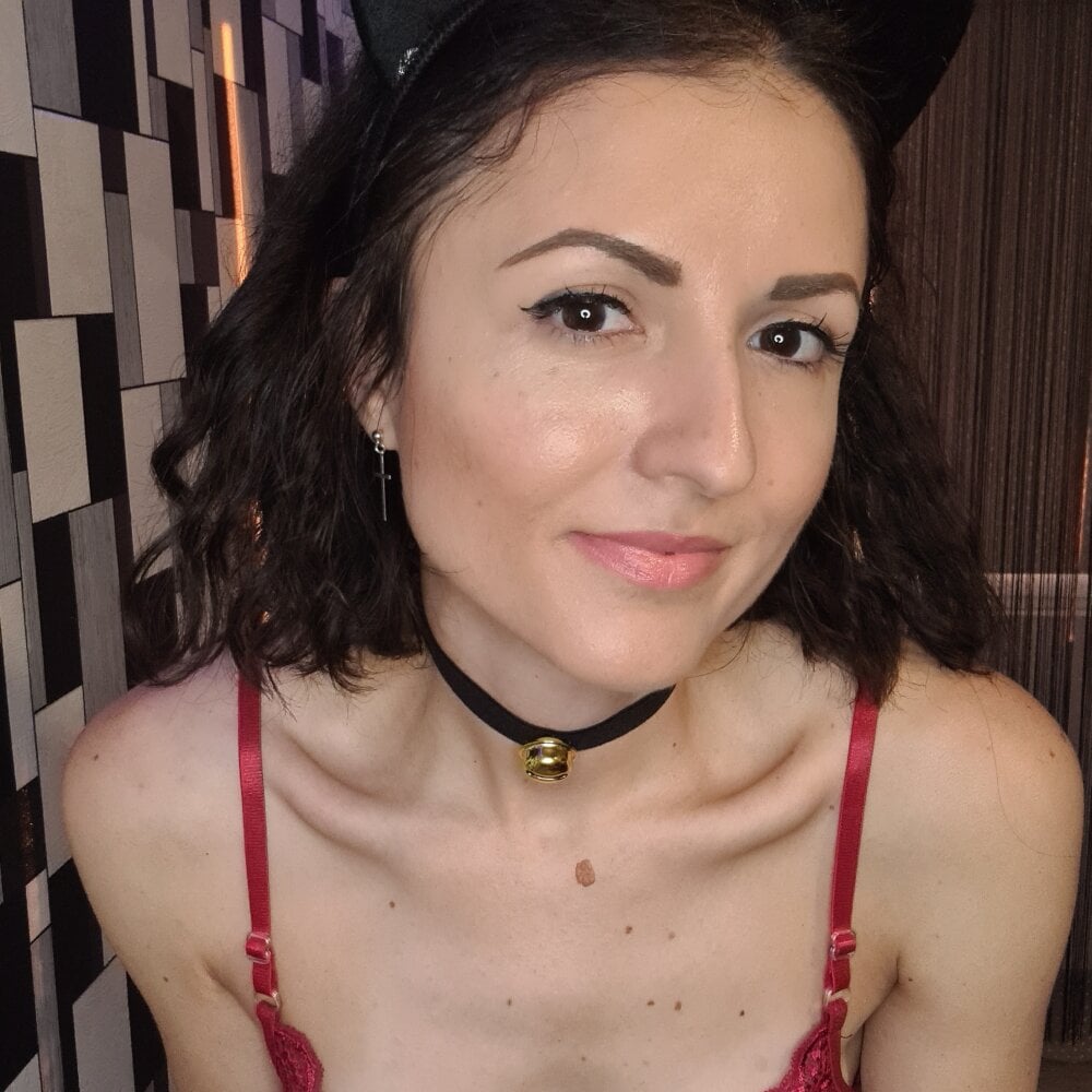 NycolleSweet37 live cam model at StripChat