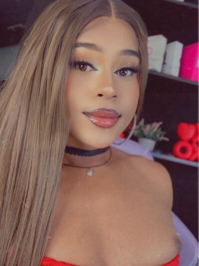 EmmaEbony_ts
