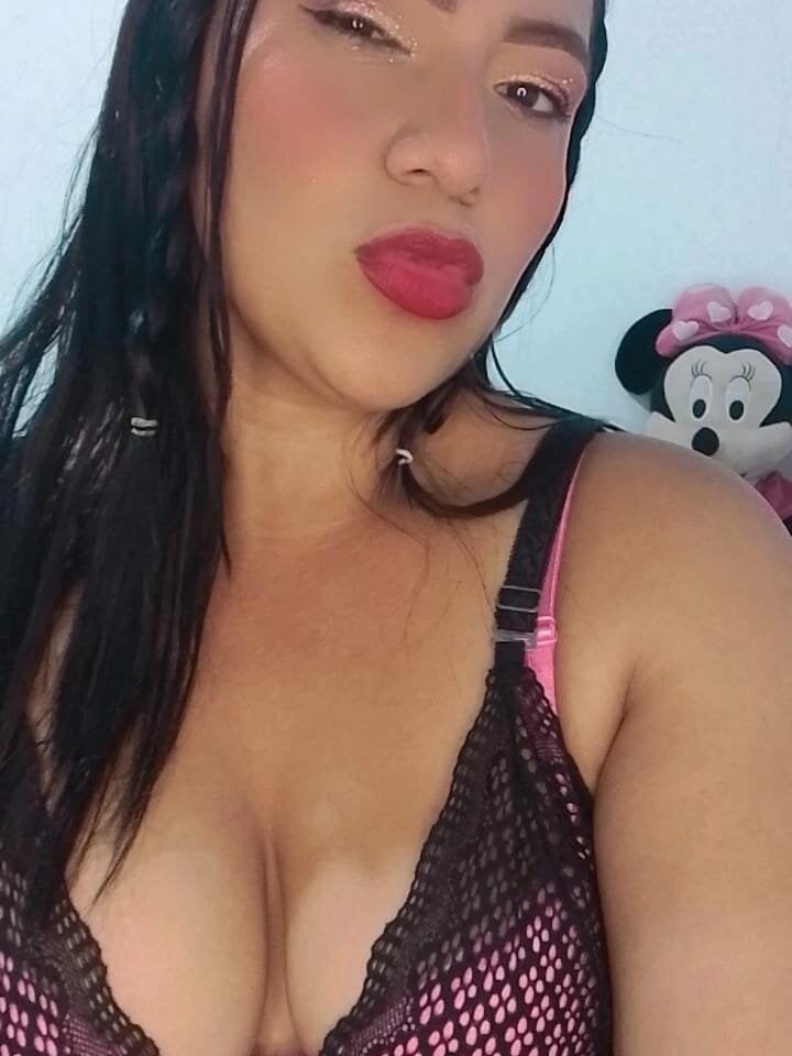 Charlottes_Perez profile