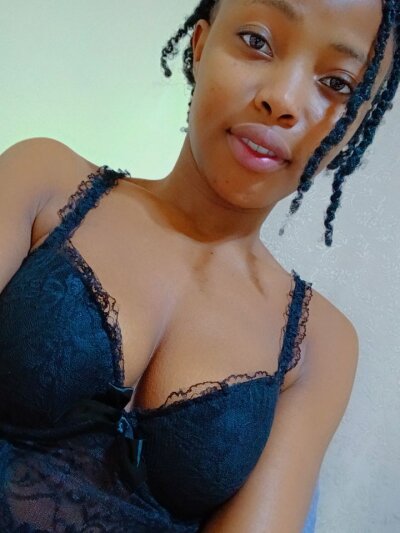 Melanie_Bombshell