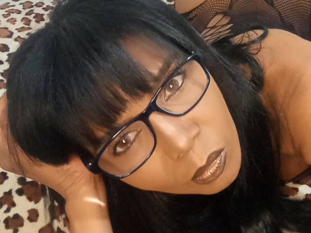 Mendoza_Amaranata live cam model at StripChat