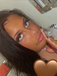 CurvyAyla's webcam live show