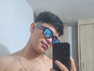 Aron_twink66