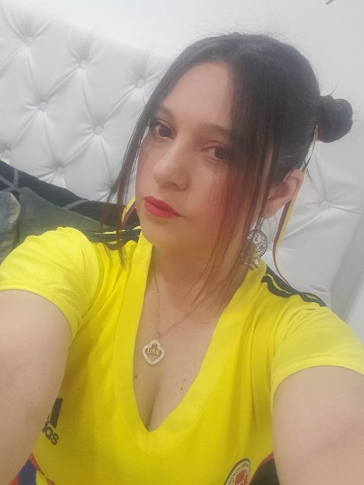 Live sex webcam photo for CarolSweet_ #284652935