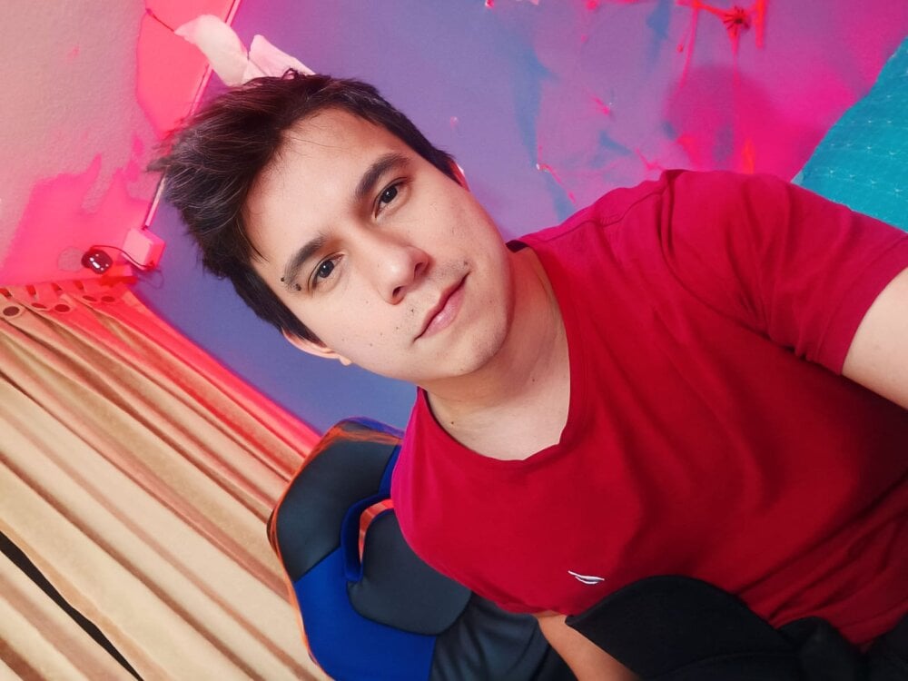 Daniell_Young's Offline XXX Chat