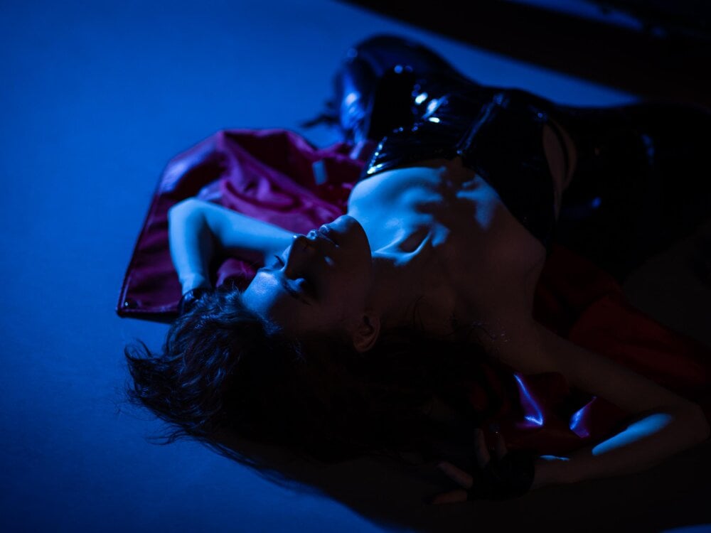 stripchat mistress_iris webcam profile pic via maturelivesexcams.com