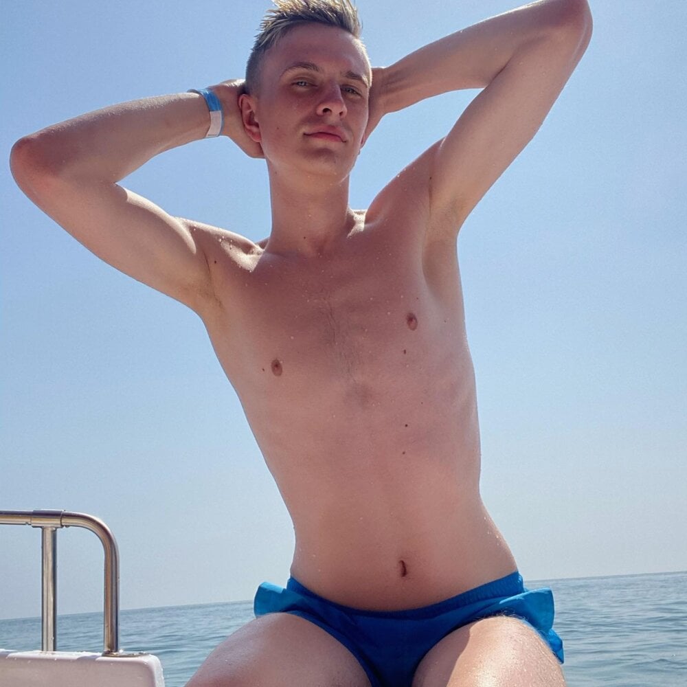 Oliver_Fresh Chat Room offline