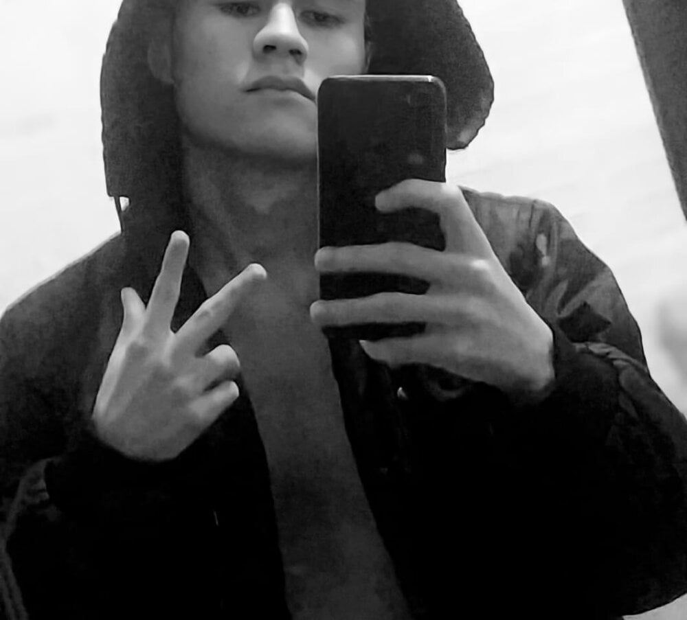 roan_birkin from stripchat