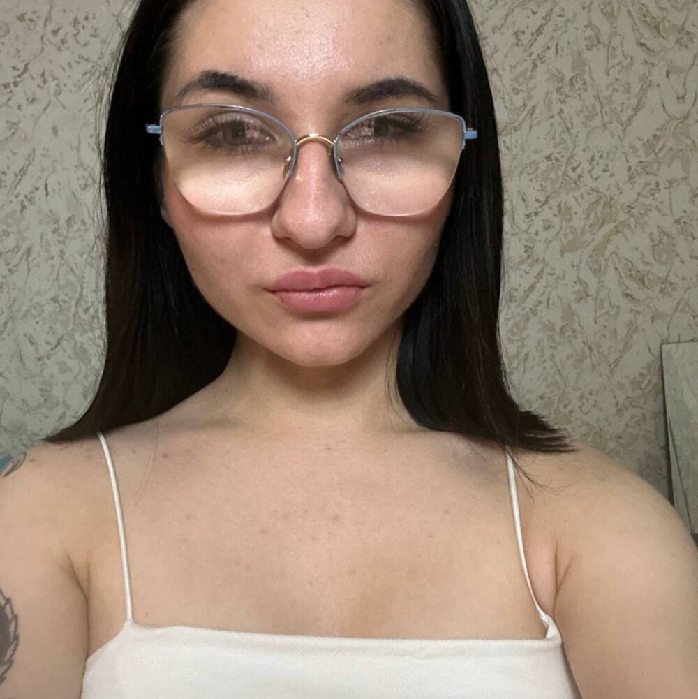 EmelineAird, couple webcam model,  years old, on live webcam