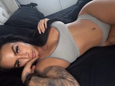 BELLABLACKXUK
