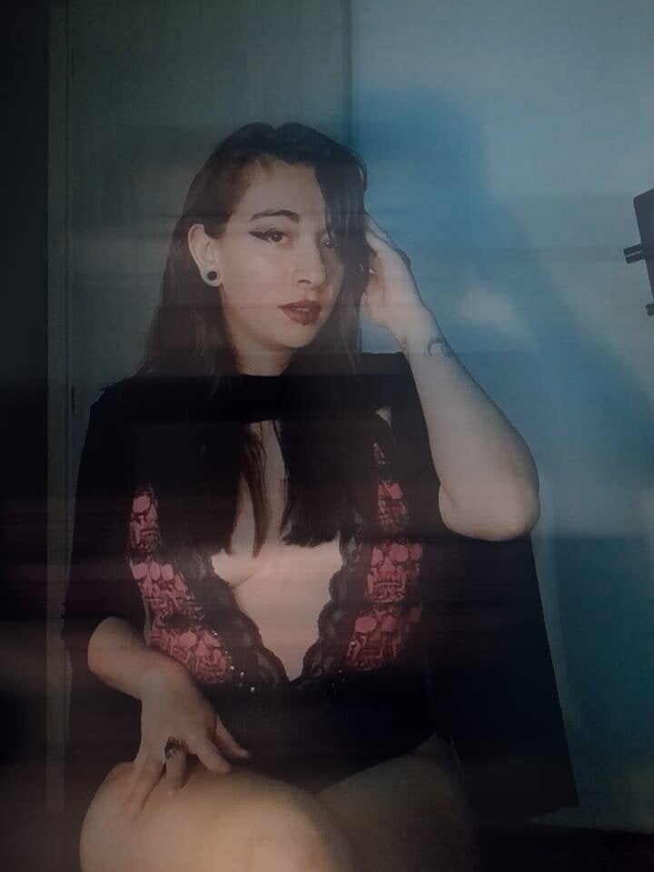 myliveeroticcams.com violet_wish livesex profile in thin cams