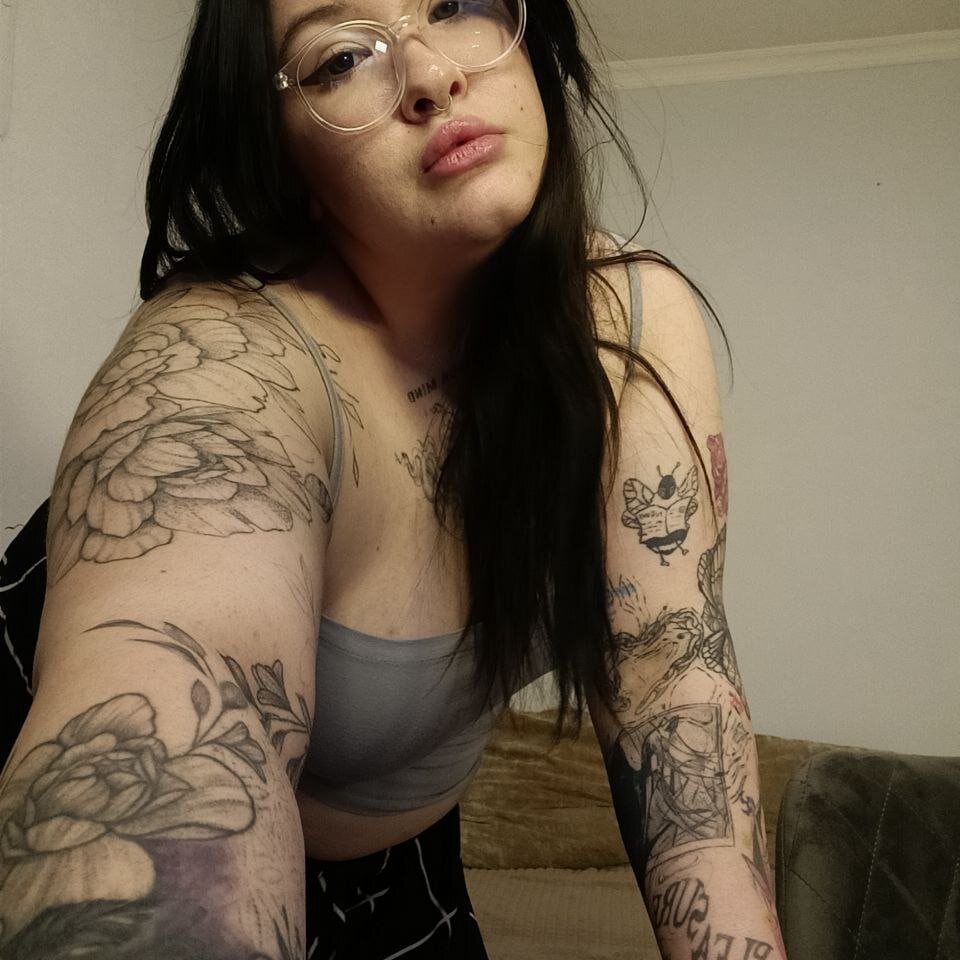 elivecams.com hitomi2 livesex profile in somewhere-on-that-planet cams