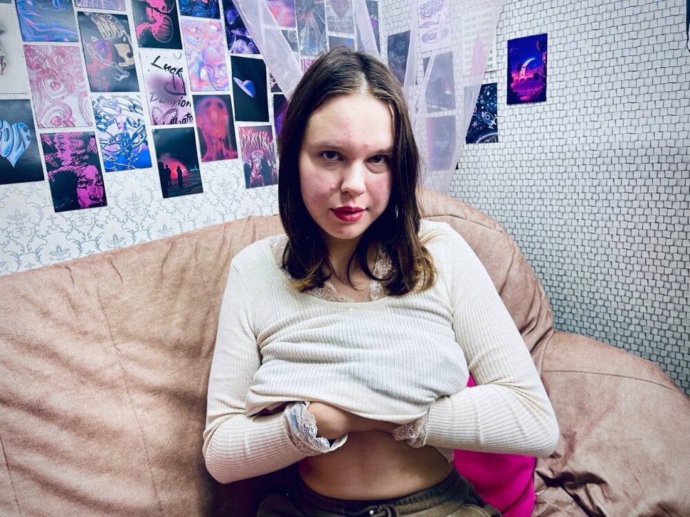 sexlivecamsites.com kellyxshy livesex profile in not-from-here-not-from-there cams