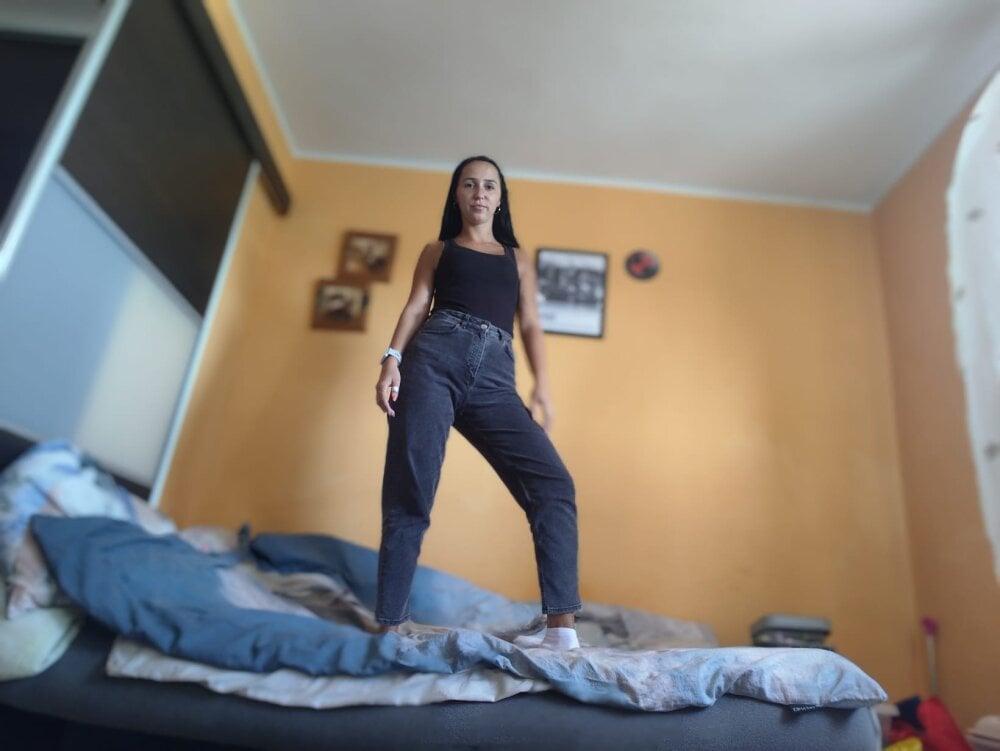 sexcam3d.net LuisaLive livesex profile in white-hair cams