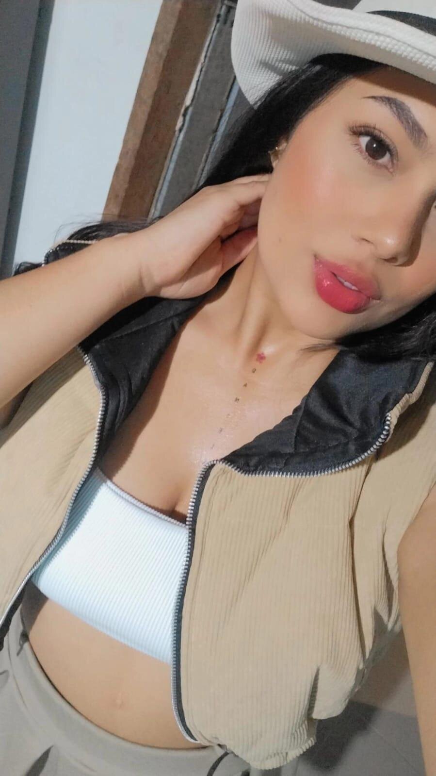 Nahomy_v