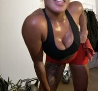 Musclegirl169 现场性爱视讯表演