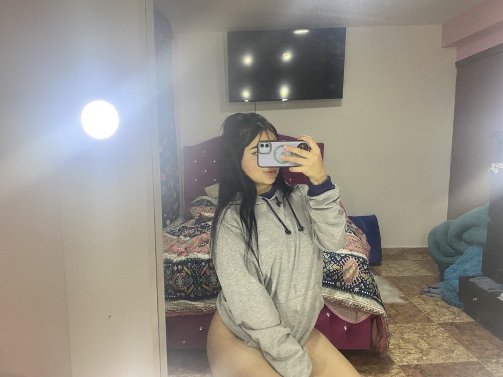 Linaa_Rosse_'s Offline Chat Room