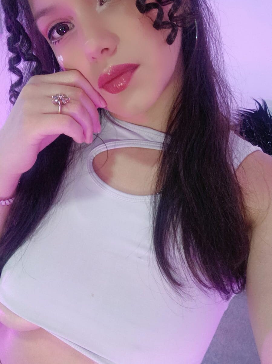 sexlivecamsites.com sweet_alison04 livesex profile in discover-by-yourself cams