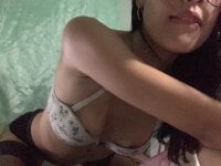 peachlove18 Webcam Model Profile