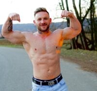 hornycouple1sex's Offline XXX Chat