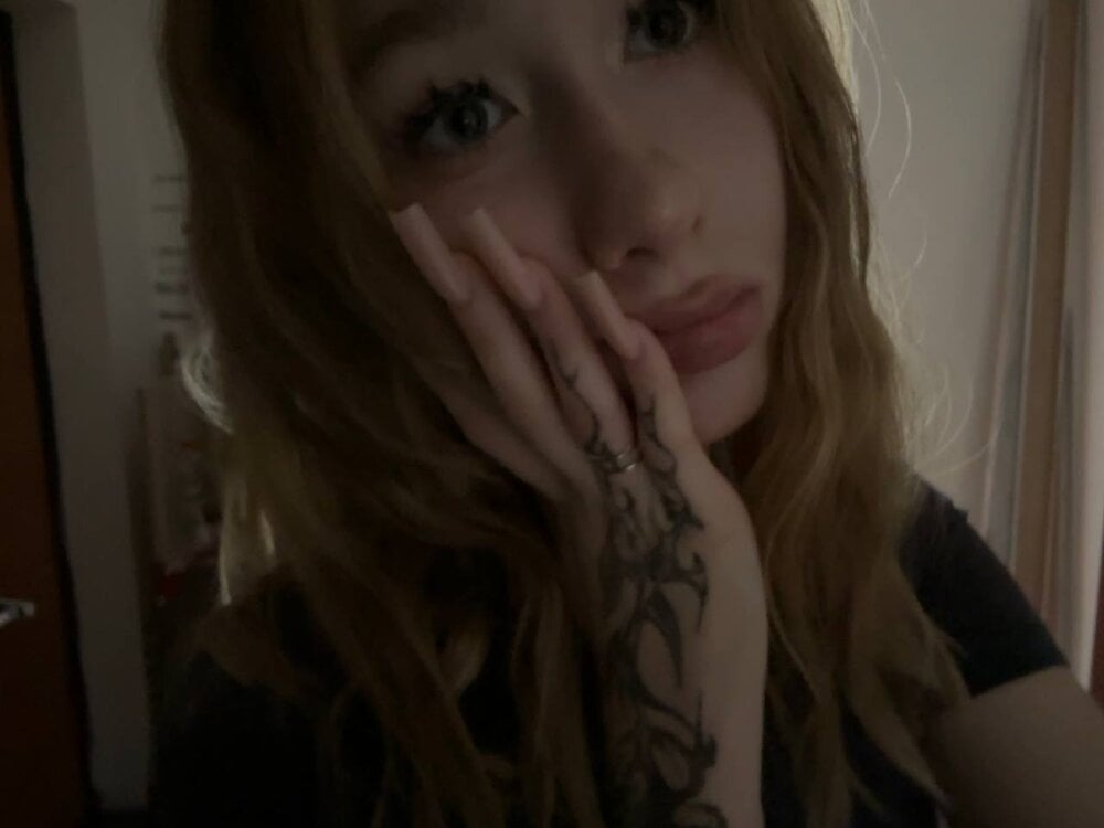 lil_monikaa offline XXX-chat