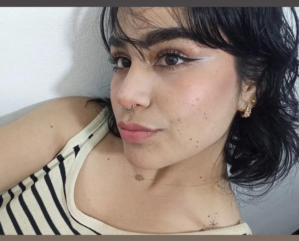 zyle_boobs' Offline XXX Chat