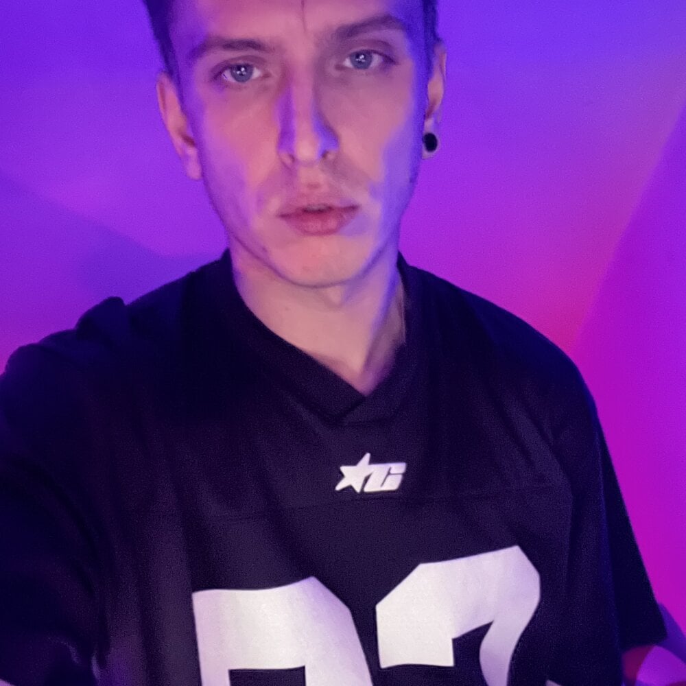 kinkyalecx's Offline XXX Chat