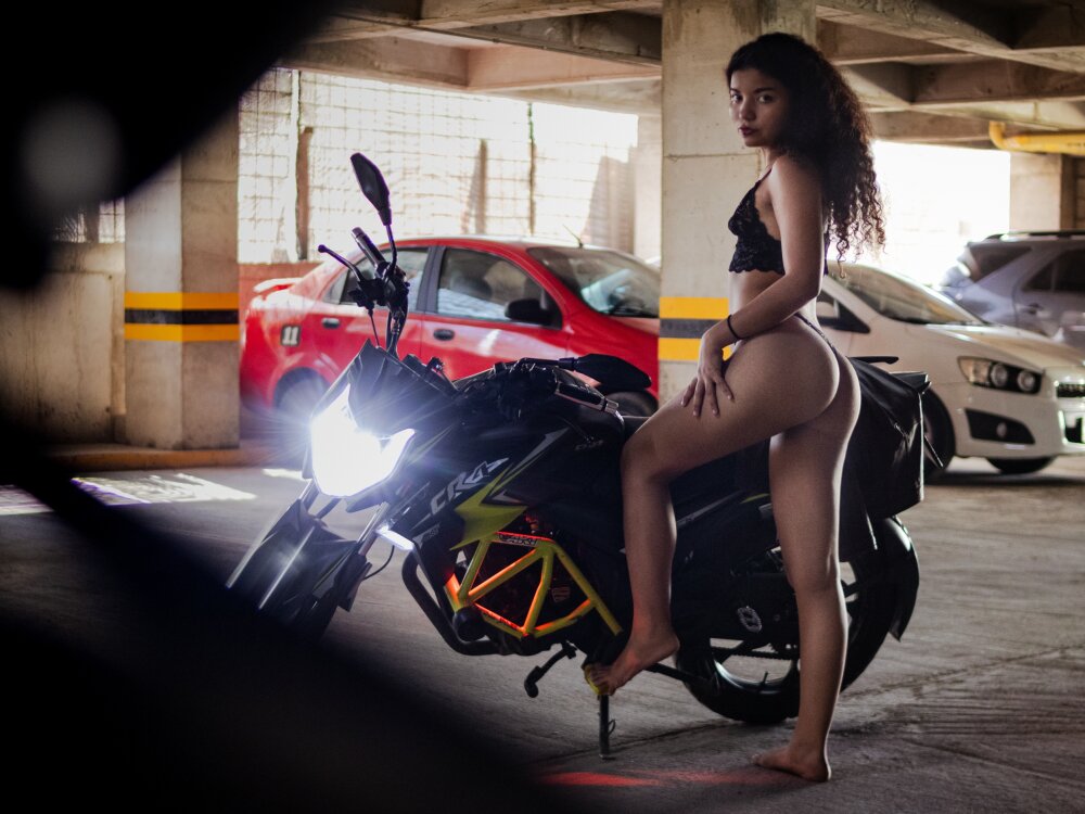 Live sex webcam photo for Sex_Laddy #289982809