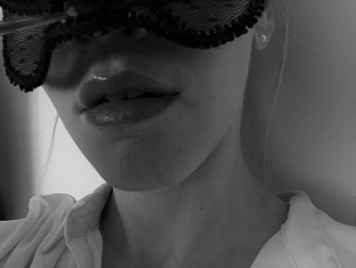 Mme-Evangelyne private show