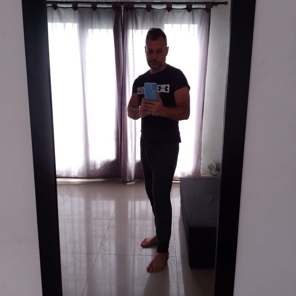 Richielivexxx2023's Offline XXX Chat