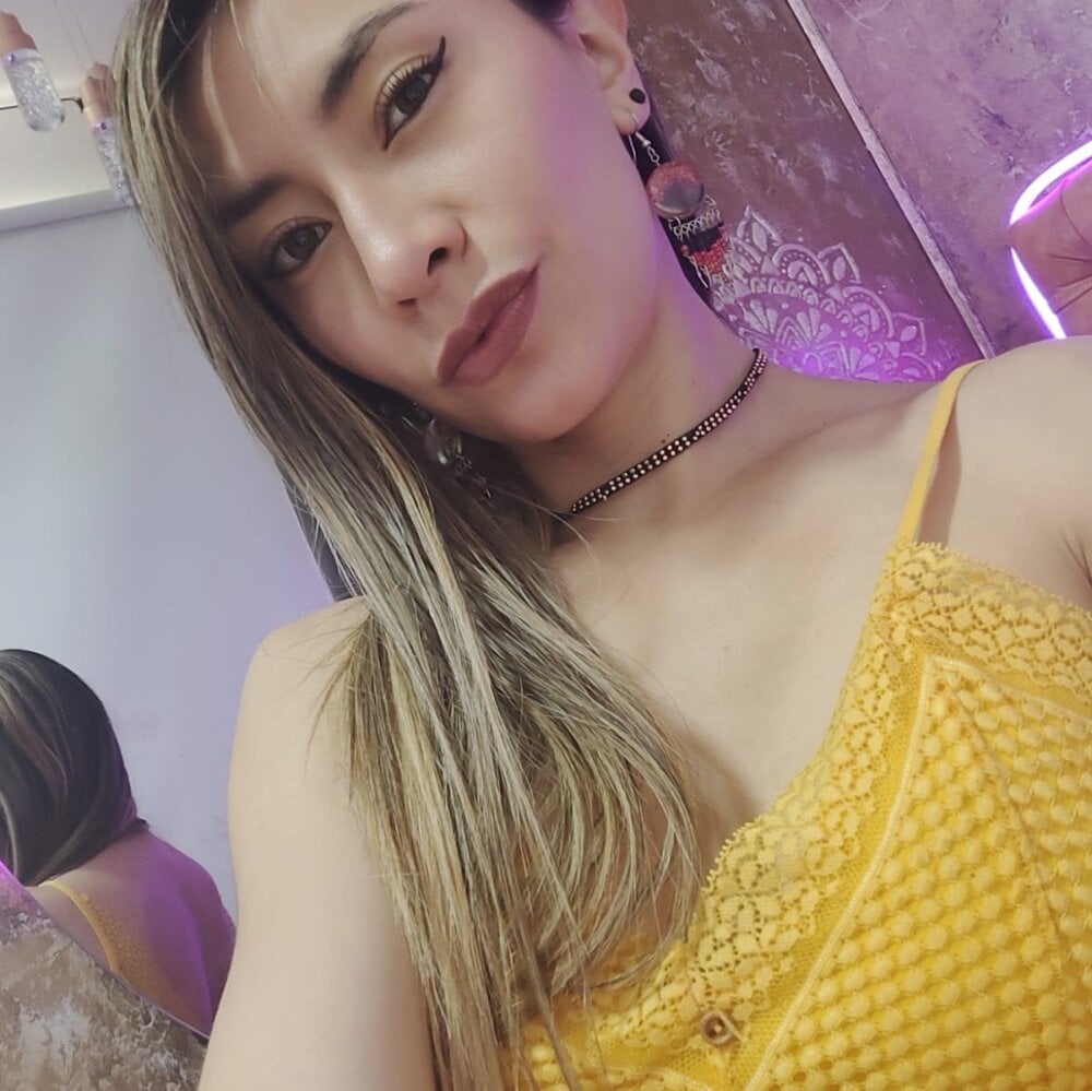 Watch  Tila_Tequila15 live on cam at StripChat