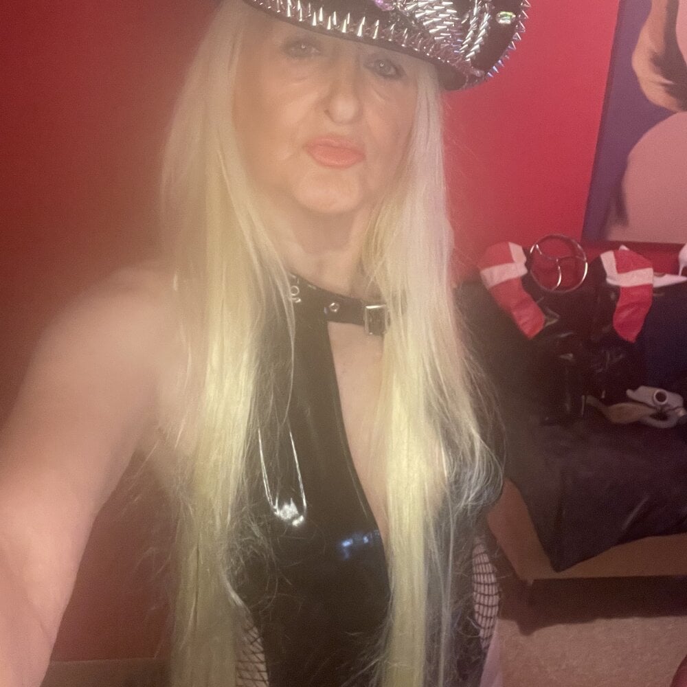 MissTaschaDivine's Offline XXX Chat