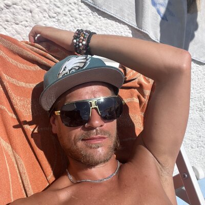 surferboy420 from stripchat